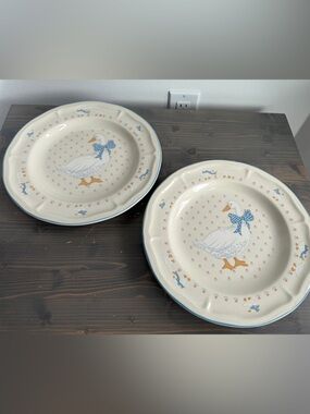 2 x vintage Aunt Rhoda dinner plates
